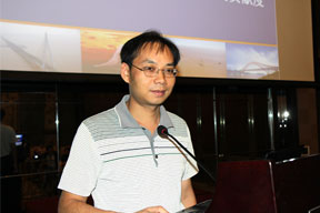 分論壇一：中交二航局信息中心主任向穎剛做主題發言