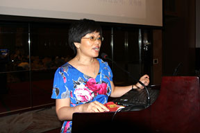 分論壇一：中建三局三公司全額承包科科長吳偉峰做主題發言