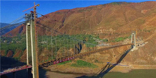 中鐵十八局二公司承建的金沙江上最大跨度懸索橋&mdash;&mdash;金東大橋成功合龍