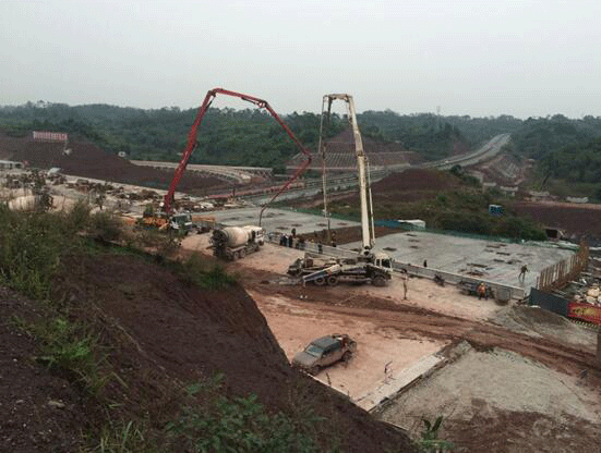 四川仁沐新4標(biāo)項(xiàng)目三江樞紐互通碾子灣 大橋?qū)崿F(xiàn)雙幅貫通