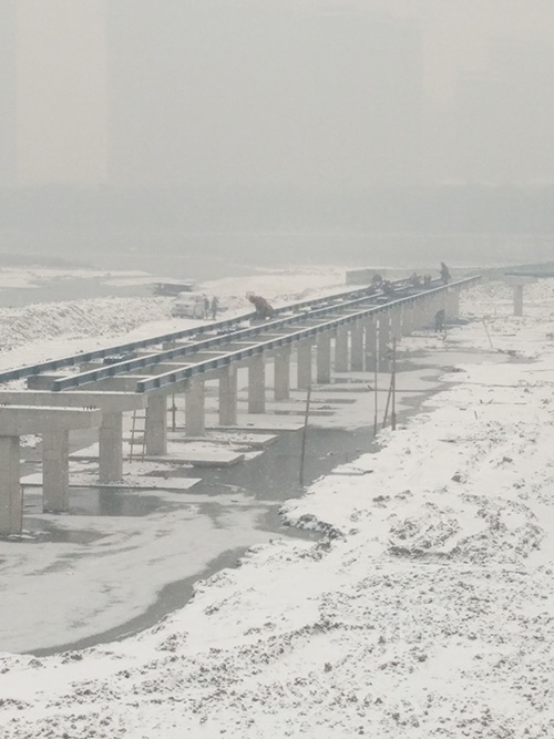 東萊大橋一段完工的u型槽棧道