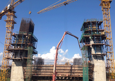 瀾滄江大橋景哈側索塔下橫梁澆筑完成