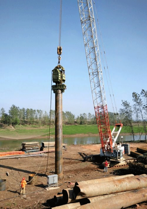 赤壁長江公路大橋鋼棧橋正式開工