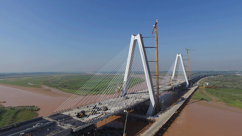 中咨集團(tuán)設(shè)計(jì)的寧夏永寧黃河公路特大橋順利合龍