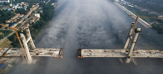 武漢橋梁科學研究院監控的丹江口漢江公路大橋順利合龍