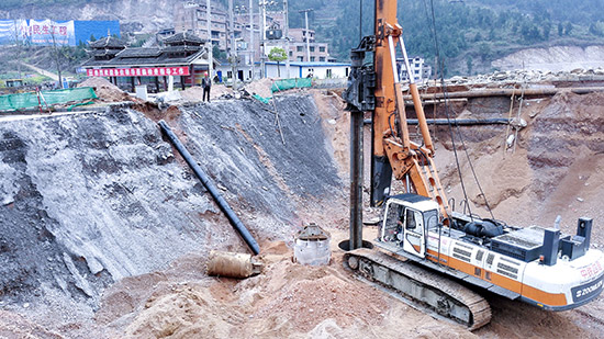 凱里未來城南北湖連通路改橋工程首根樁