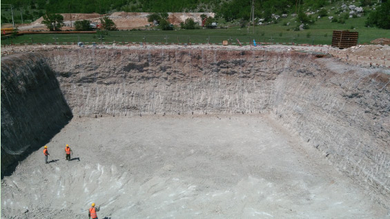 黑山南北高速公路首個擴(kuò)大基礎(chǔ)基坑開挖完畢