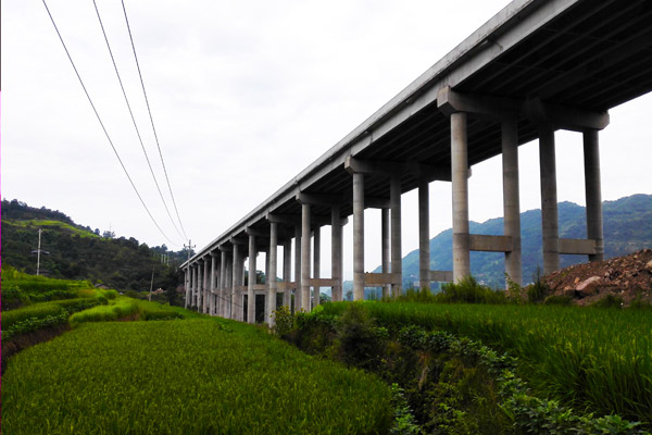 重慶萬利三分部雙龍洞大橋主體工程全部完工