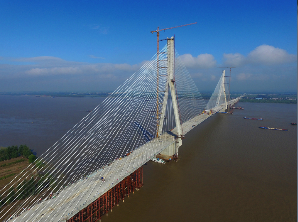 最大跨徑疊合梁斜拉橋&mdash;&mdash;望東長江公路大橋全線貫通