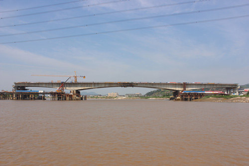 溫州繞城8標仙降大橋主橋連續箱梁順利合龍