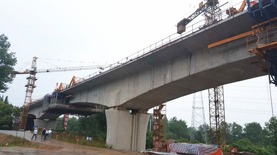 合安高鐵先行段跨S228省道特大橋連續梁順利合攏