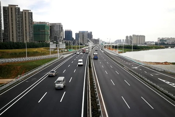 中國(guó)中鐵四局集團(tuán)第五工程有限公司參建的昌九快速路一期工程全線建成通車