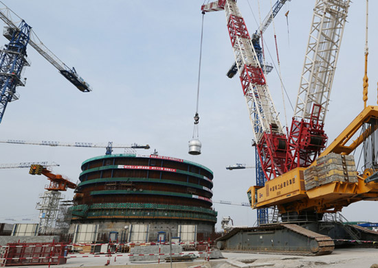 華龍一號(hào)首堆示范工程安注箱全部吊裝就位
