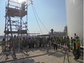 作業人員穿戴好安全帶