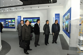 與會(huì)代表參觀企業(yè)和現(xiàn)場(chǎng)觀摩交流 