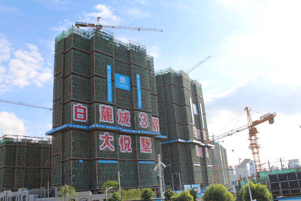 中建二局一公司 溫州城市中央綠軸項目喜封金頂