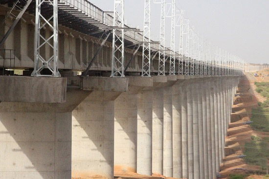 中國鐵建呼準(zhǔn)鄂鐵路十四局集團(tuán)承建段架梁施工圓滿完成