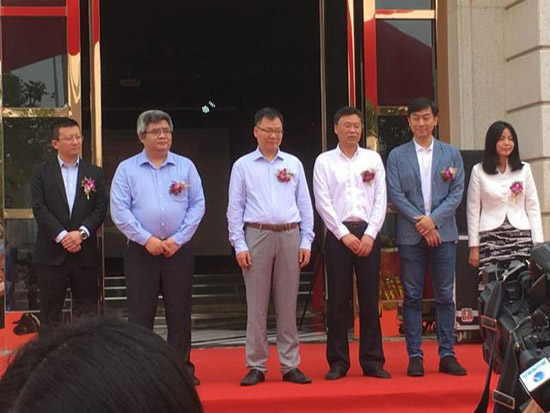 中冶天工上海十三冶建設(shè)有限公司承建的昆山花橋夢世界項(xiàng)目明星體驗(yàn)中心剪彩