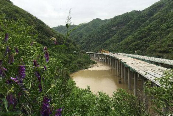 中鐵十一局第一工程公司寶漢項目龐家咀特大橋右線全幅貫通