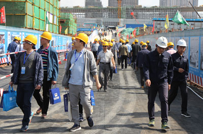 龍信建設(shè)公司龍信美好金苑現(xiàn)場觀摩